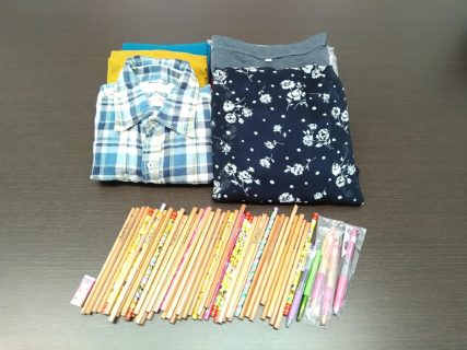古着と文房具をお持ち込み頂きました♪