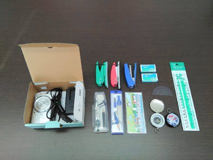 デジタルカメラ、文房具をお持ち込み頂きました♪
