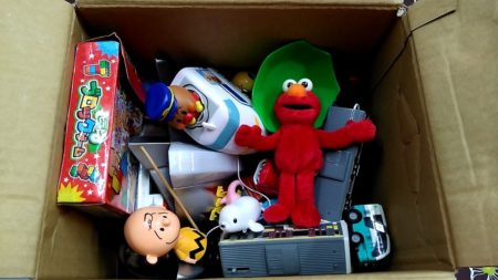 おもちゃをお送り頂きました♪