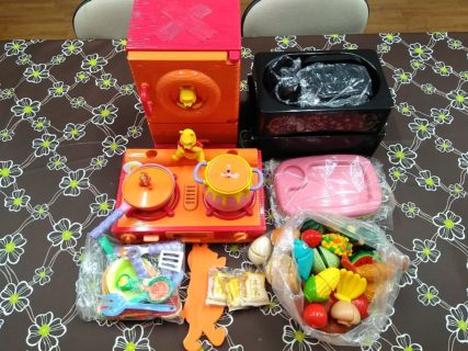 おもちゃなどをお送り頂きました♪