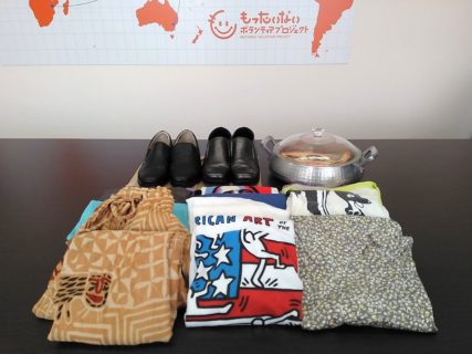 古着や靴などをお送り頂きました♪