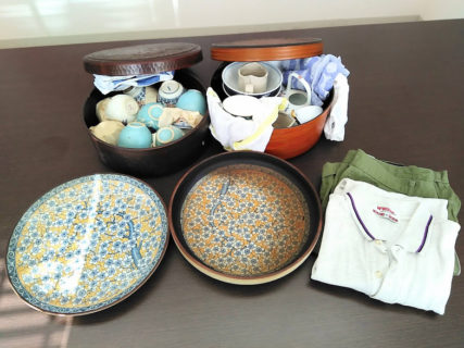 食器、古着などをお送り頂きました♪