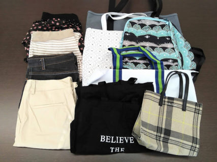 古着や食器などをお送り頂きました♪